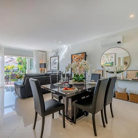 5 Star Luxury Palmview With Large Terrace And Communal Pool