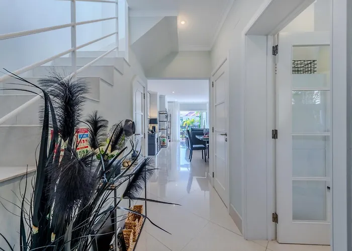 5 Star Luxury Palmview With Large Terrace And Communal Pool *