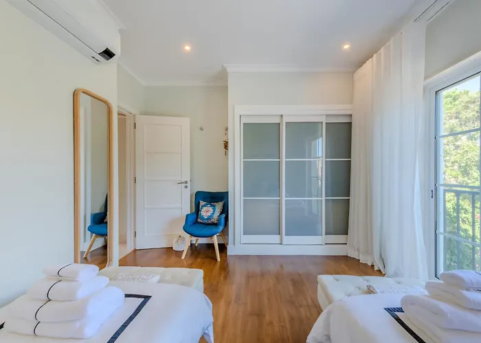 5 Star Luxury Palmview With Large Terrace And Communal Pool * Quarteira