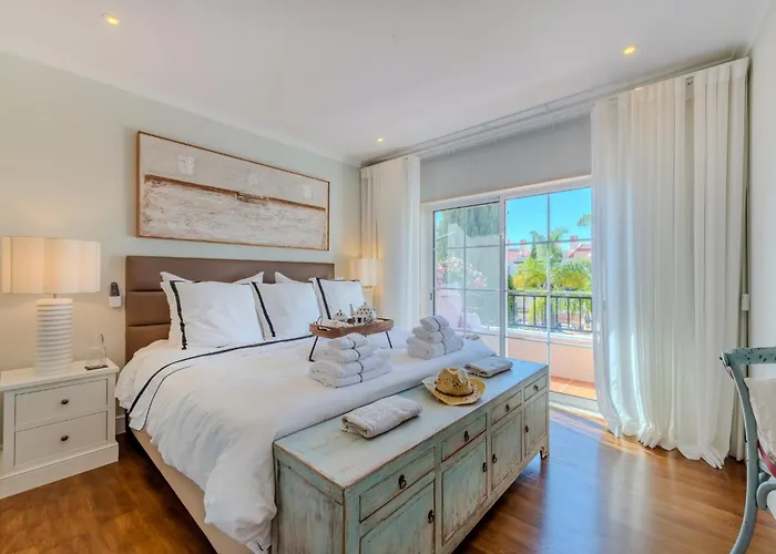 5 Star Luxury Palmview With Large Terrace And Communal Pool 아파트