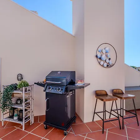 5 Star Luxury Palmview With Large Terrace And Communal Pool